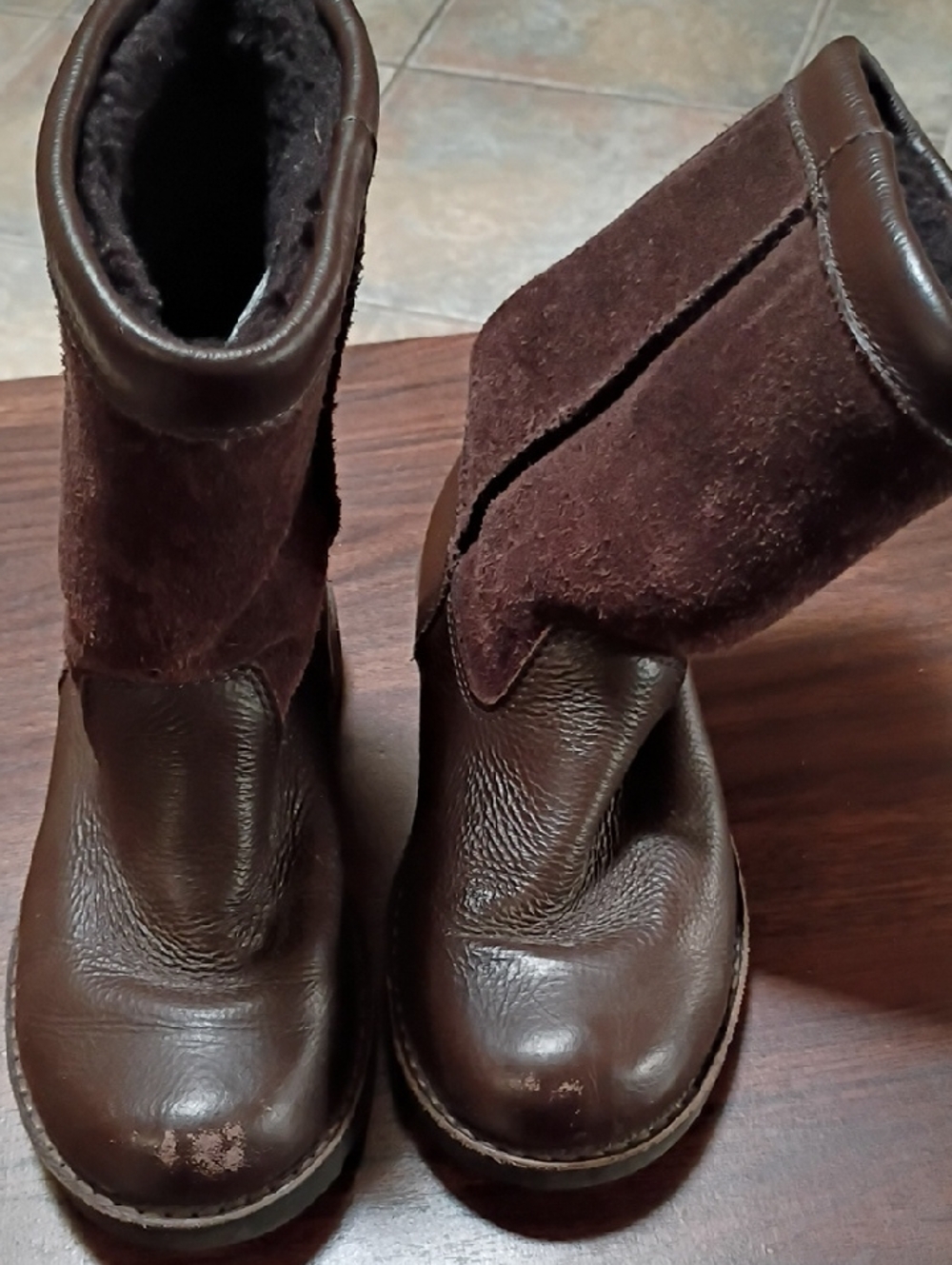 Boys UGG Brown Fall/Winter Treaded Boot Soles